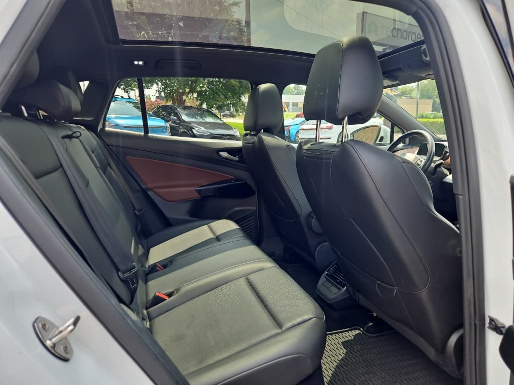 2021 Volkswagen ID.4 view 8