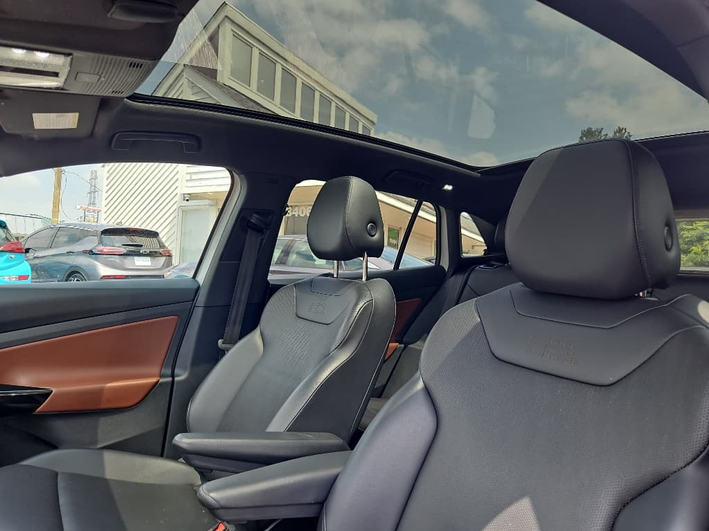 2021 Volkswagen ID.4 view 5