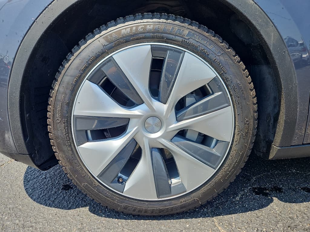 2020 Tesla Model Y view 23