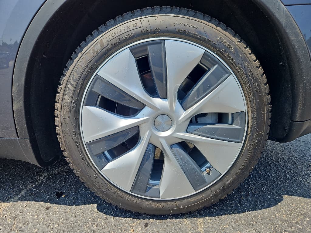 2020 Tesla Model Y view 25
