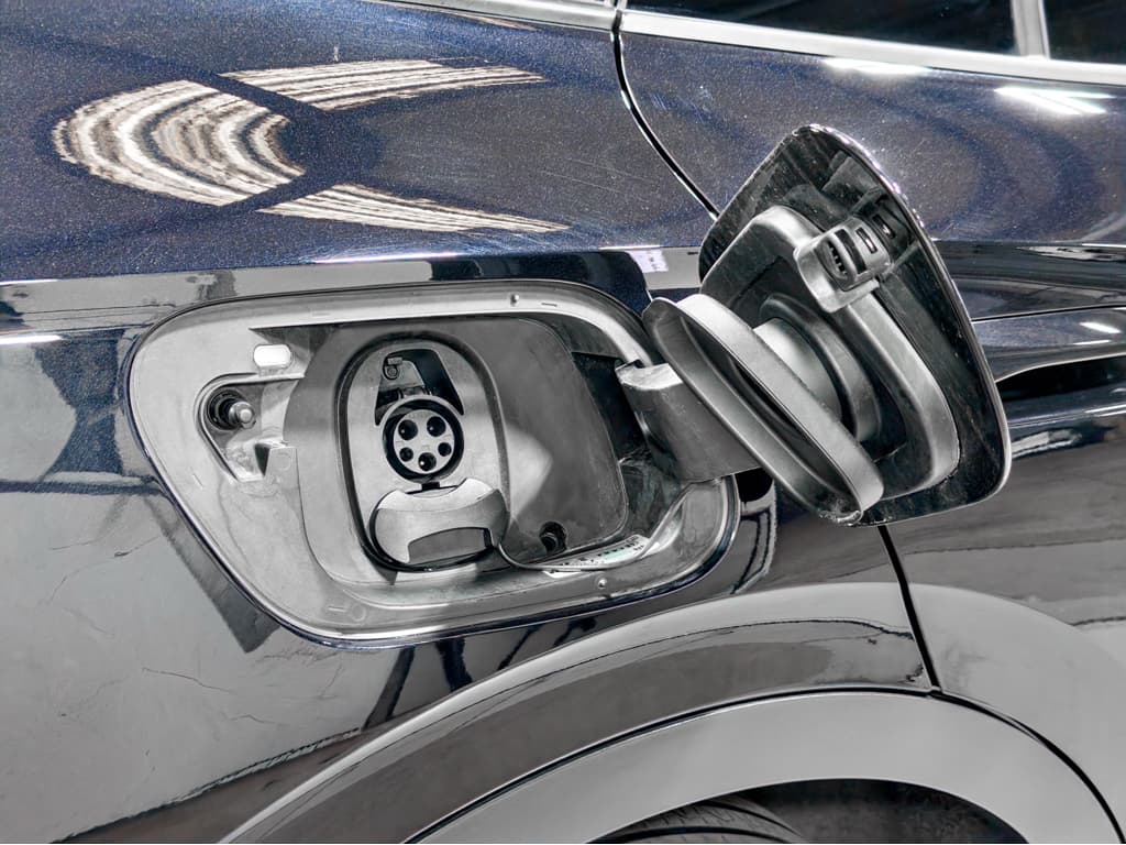 2023 Volkswagen ID.4 view 5