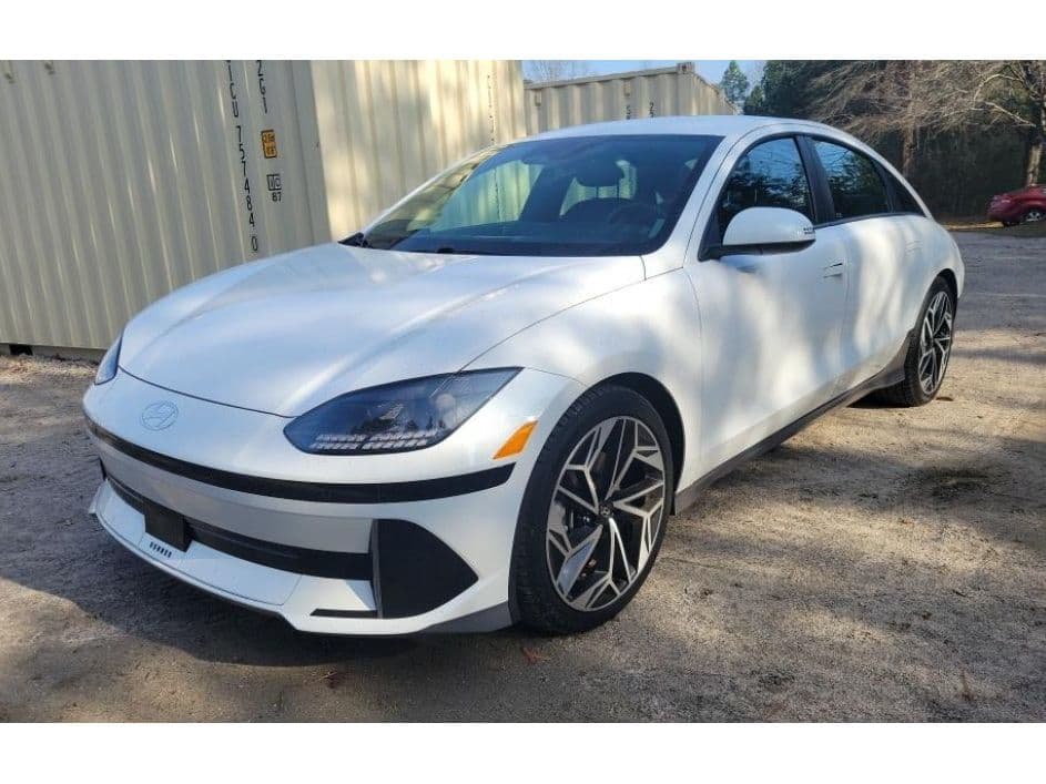 2023 Hyundai IONIQ 6 view 1