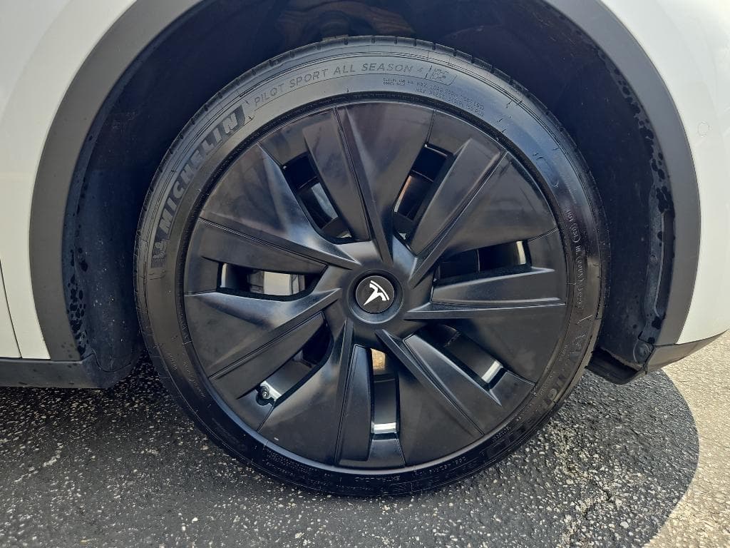 2020 Tesla Model Y view 28