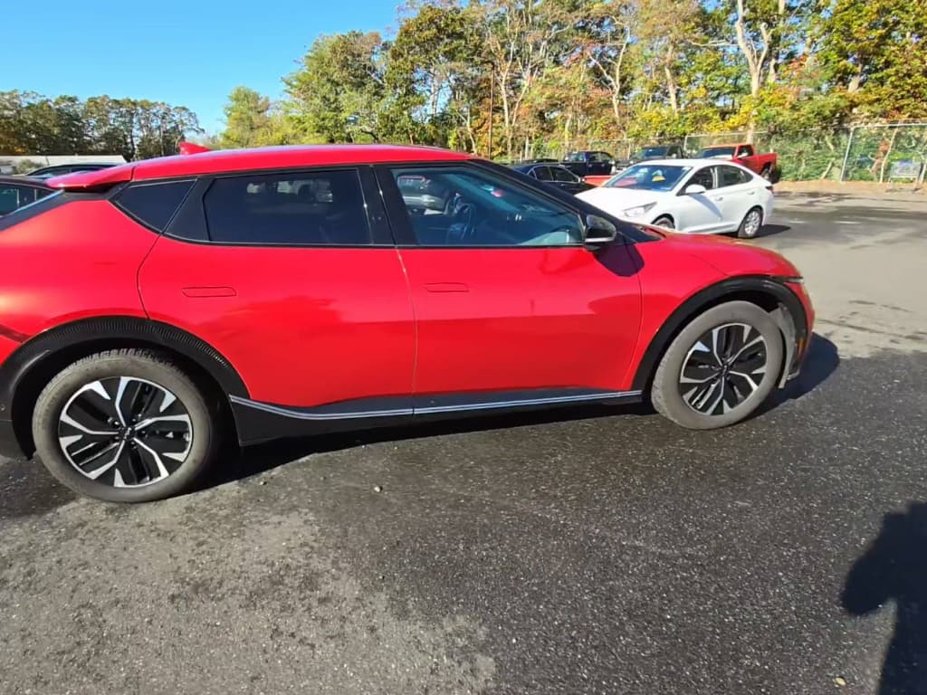 2022 Kia EV6 view 4