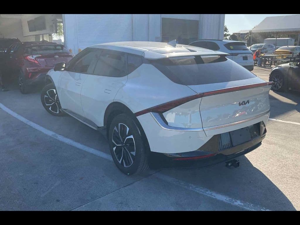 2022 Kia EV6 view 6