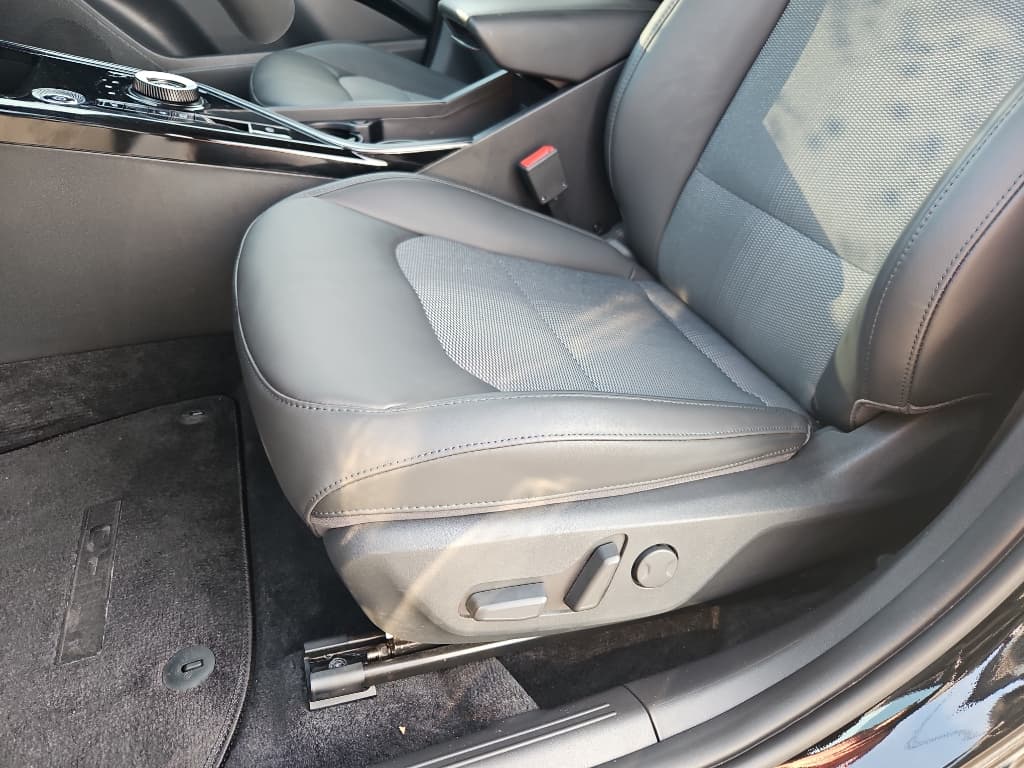 2023 Kia Niro EV view 6
