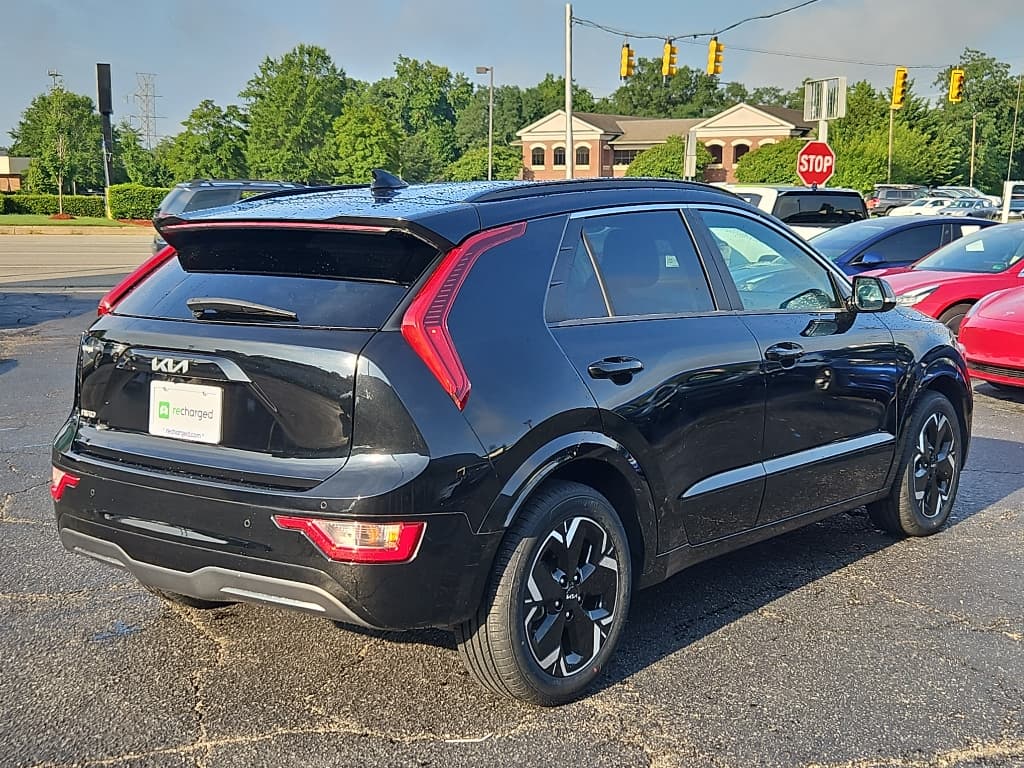 2023 Kia Niro EV view 3