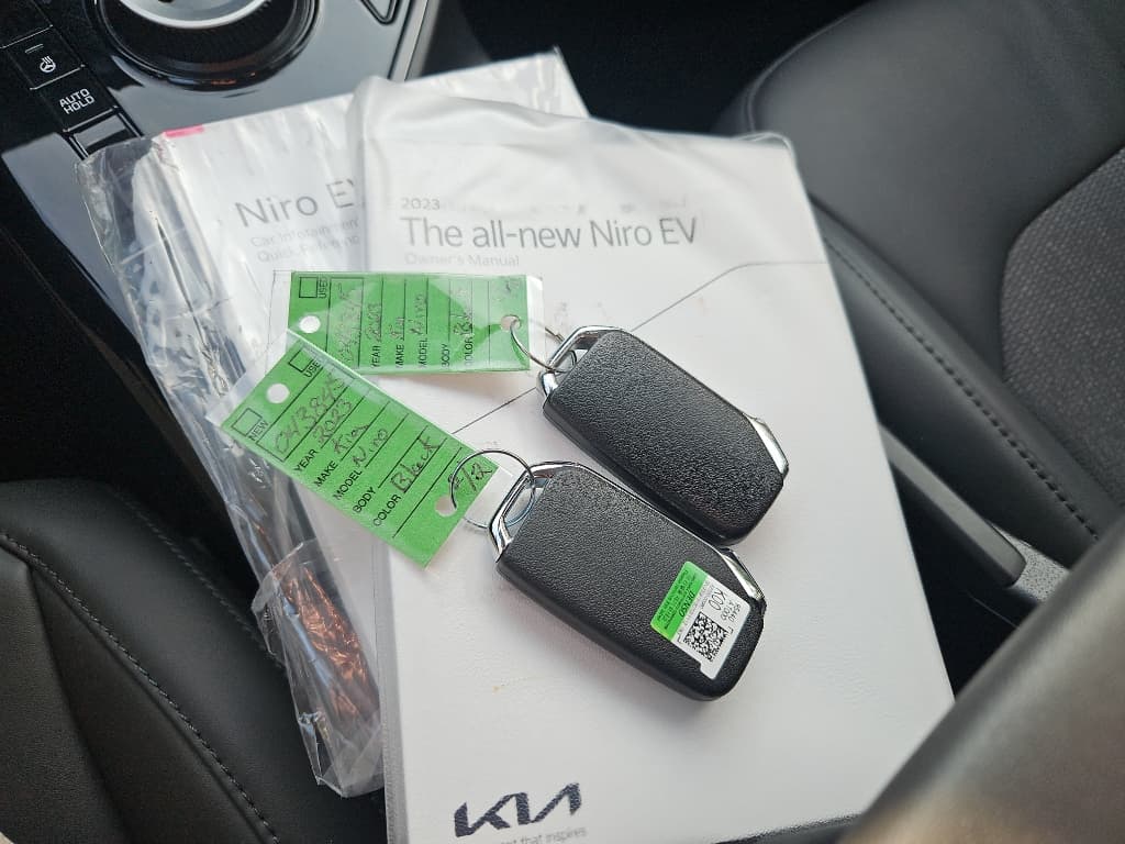 2023 Kia Niro EV view 20
