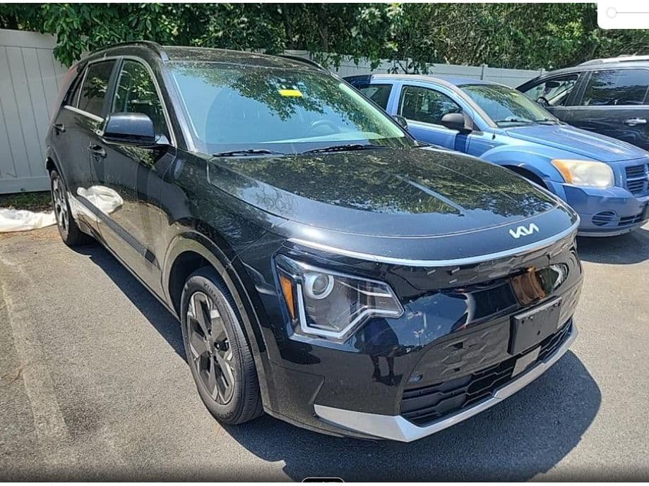 2023 Kia Niro EV view 3