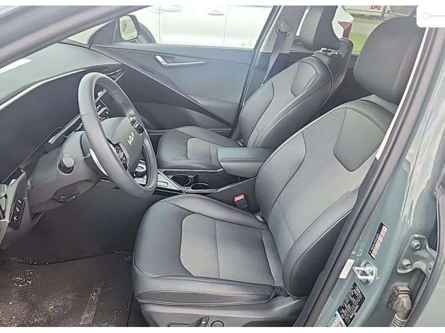 2023 Kia Niro EV view 6