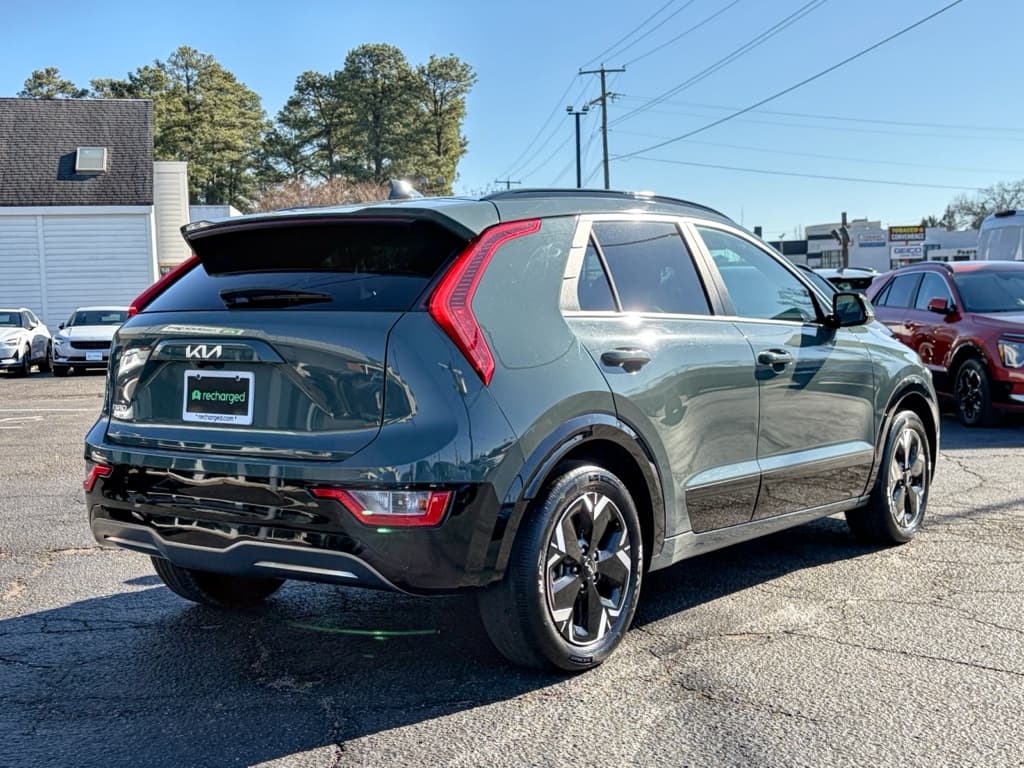 2023 Kia Niro EV view 3