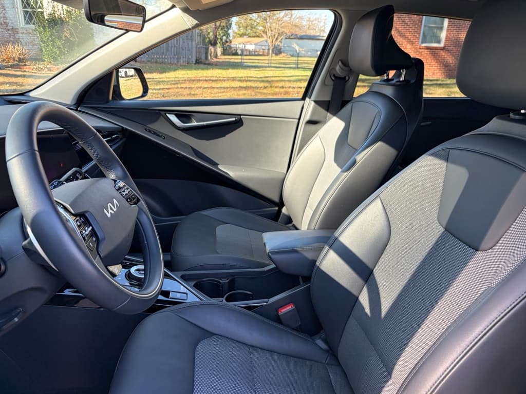 2023 Kia Niro EV view 18