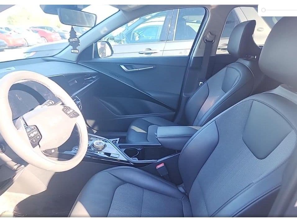 2023 Kia Niro EV view 4