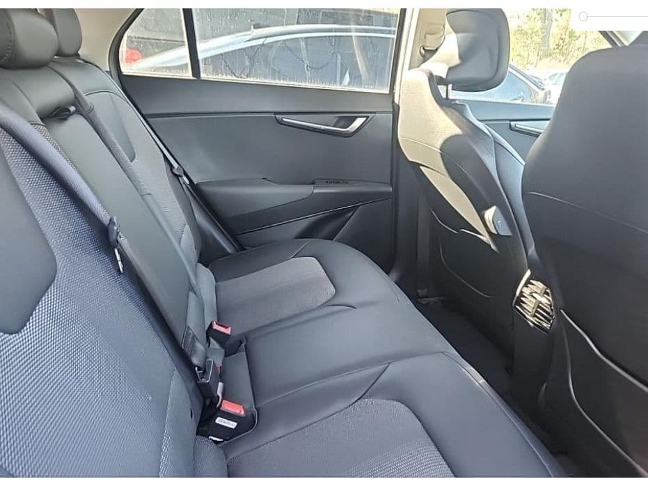 2023 Kia Niro EV view 5