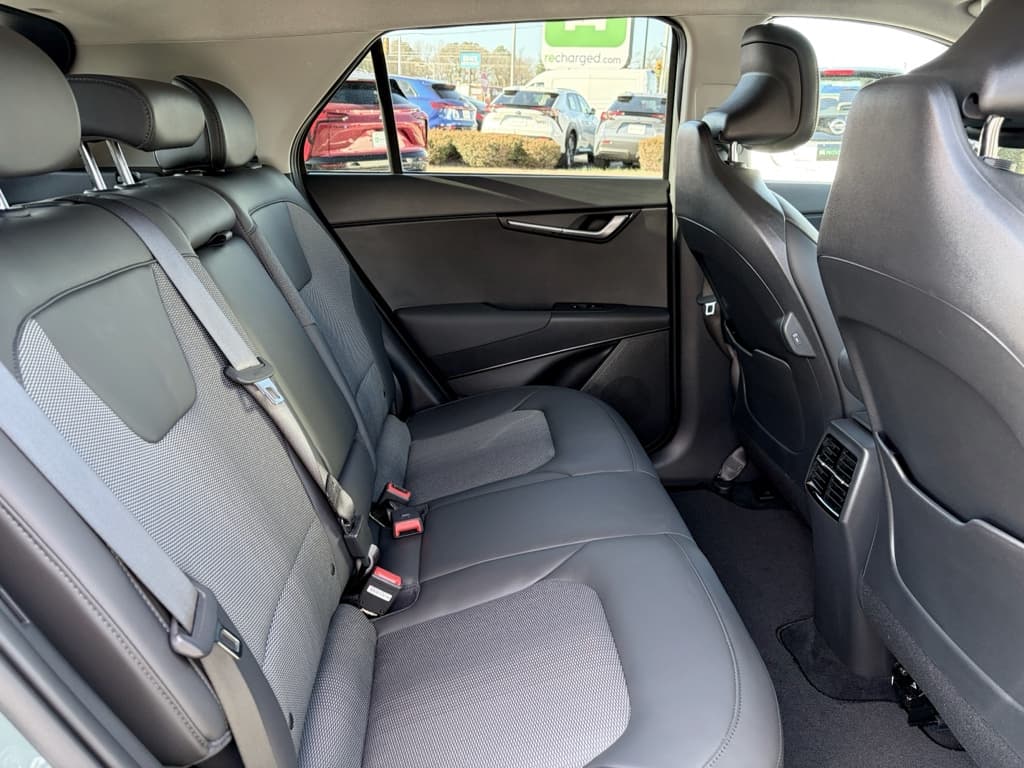 2023 Kia Niro EV view 23