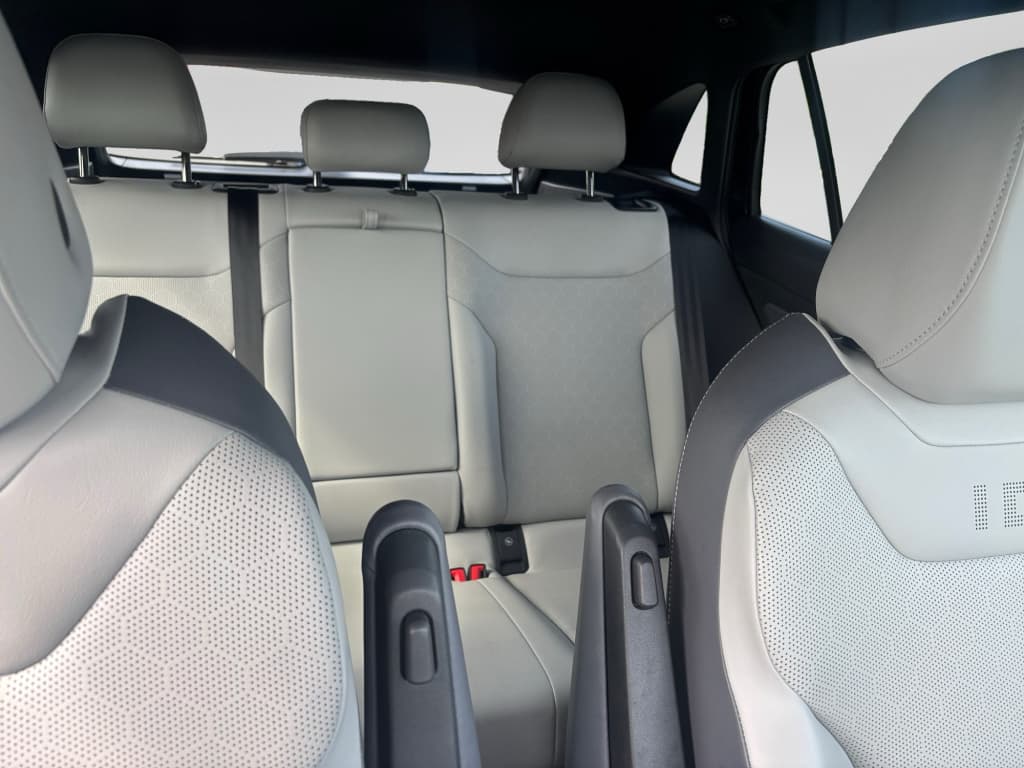 2022 Volkswagen ID.4 view 8
