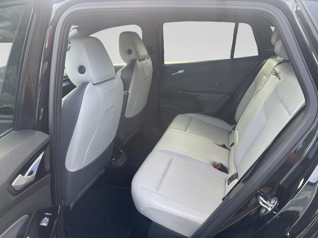 2022 Volkswagen ID.4 view 10