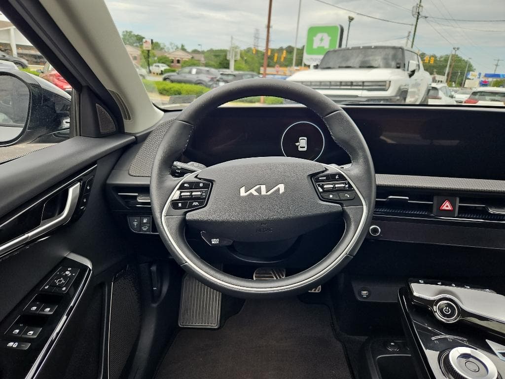 2022 Kia EV6 view 8