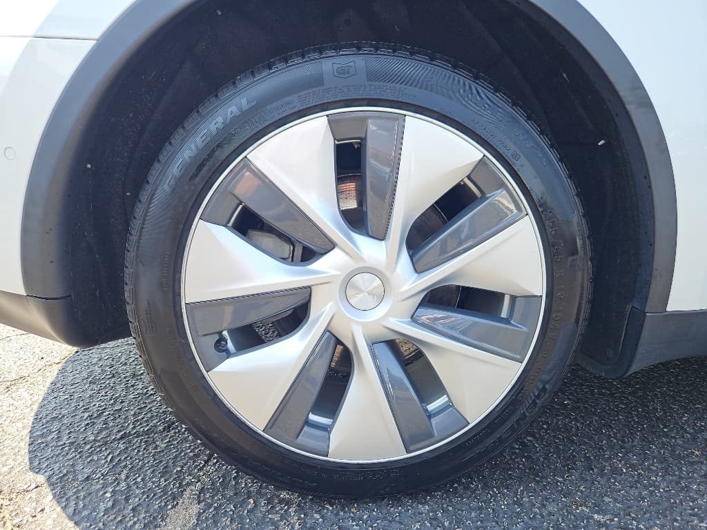 2020 Tesla Model Y view 28