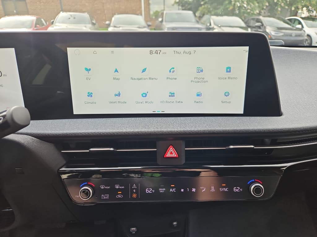 2022 Kia EV6 view 11