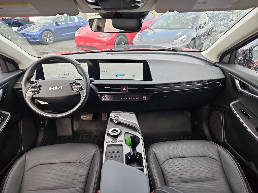 2022 Kia EV6 view 17