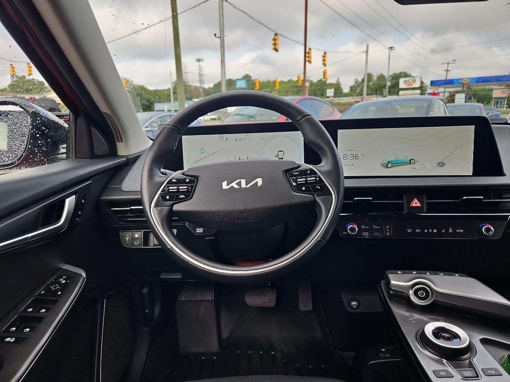2022 Kia EV6 view 8