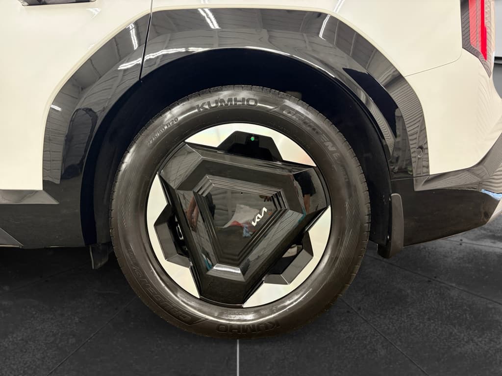 2024 Kia EV9 view 21
