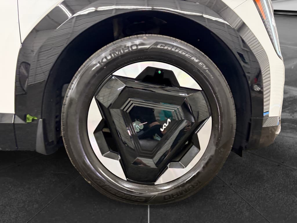 2024 Kia EV9 view 22