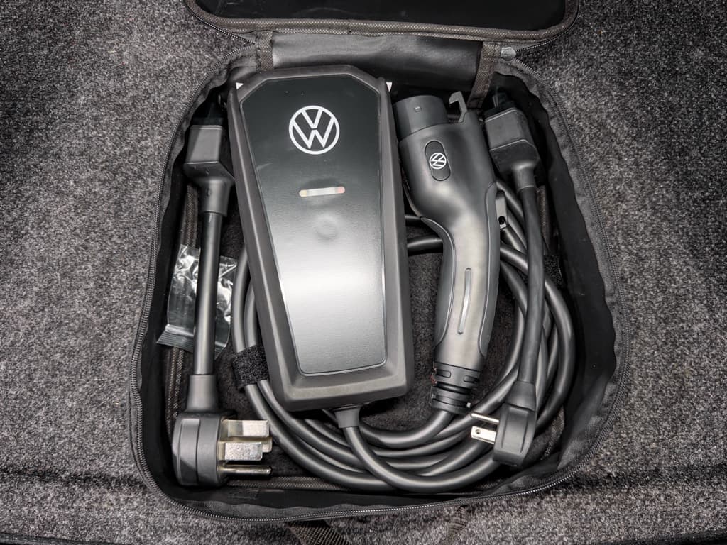 2023 Volkswagen ID.4 view 6