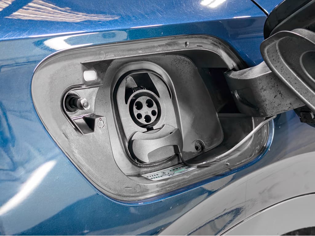 2023 Volkswagen ID.4 view 5