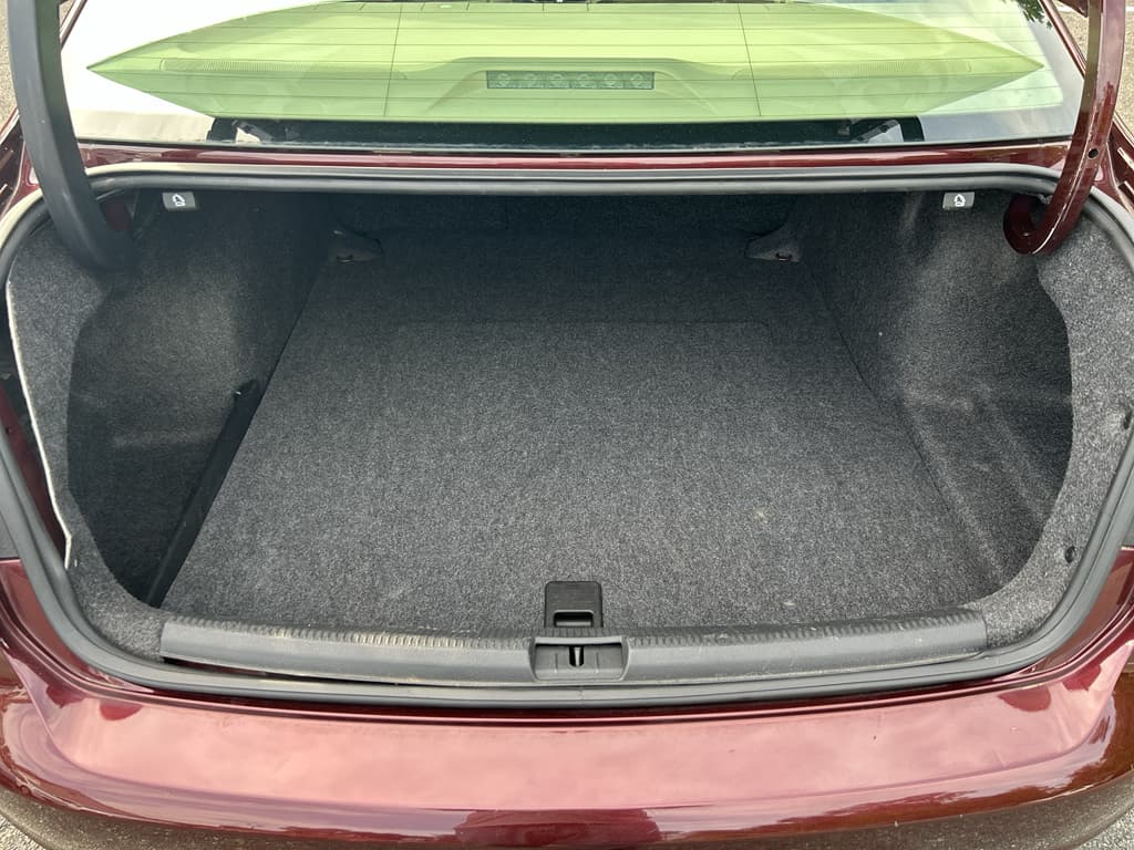 2012 Volkswagen Passat view 6