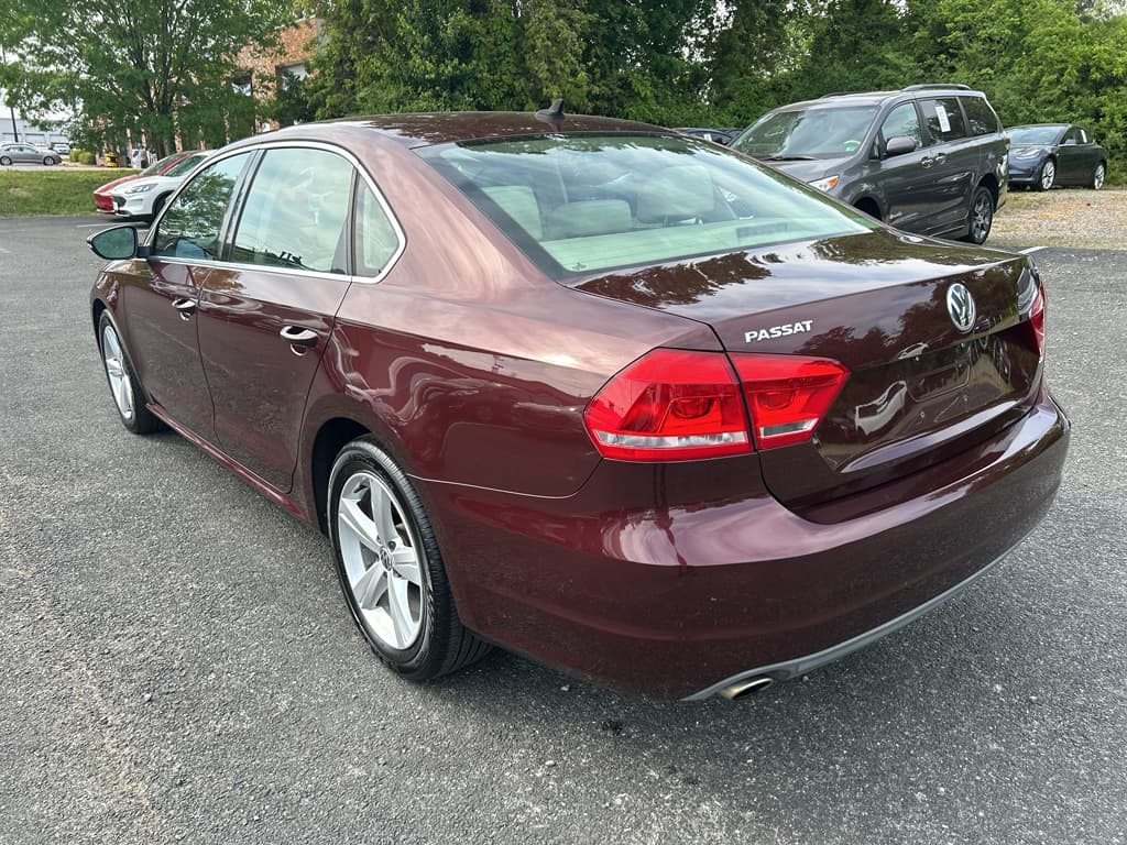 2012 Volkswagen Passat view 2