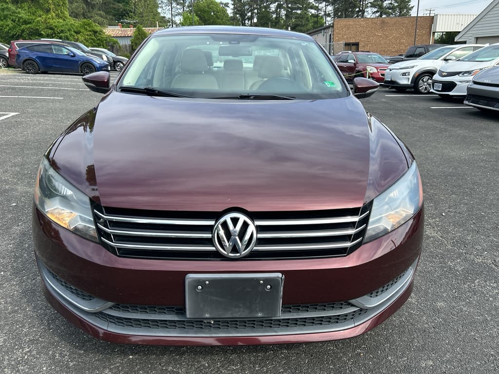 2012 Volkswagen Passat view 5