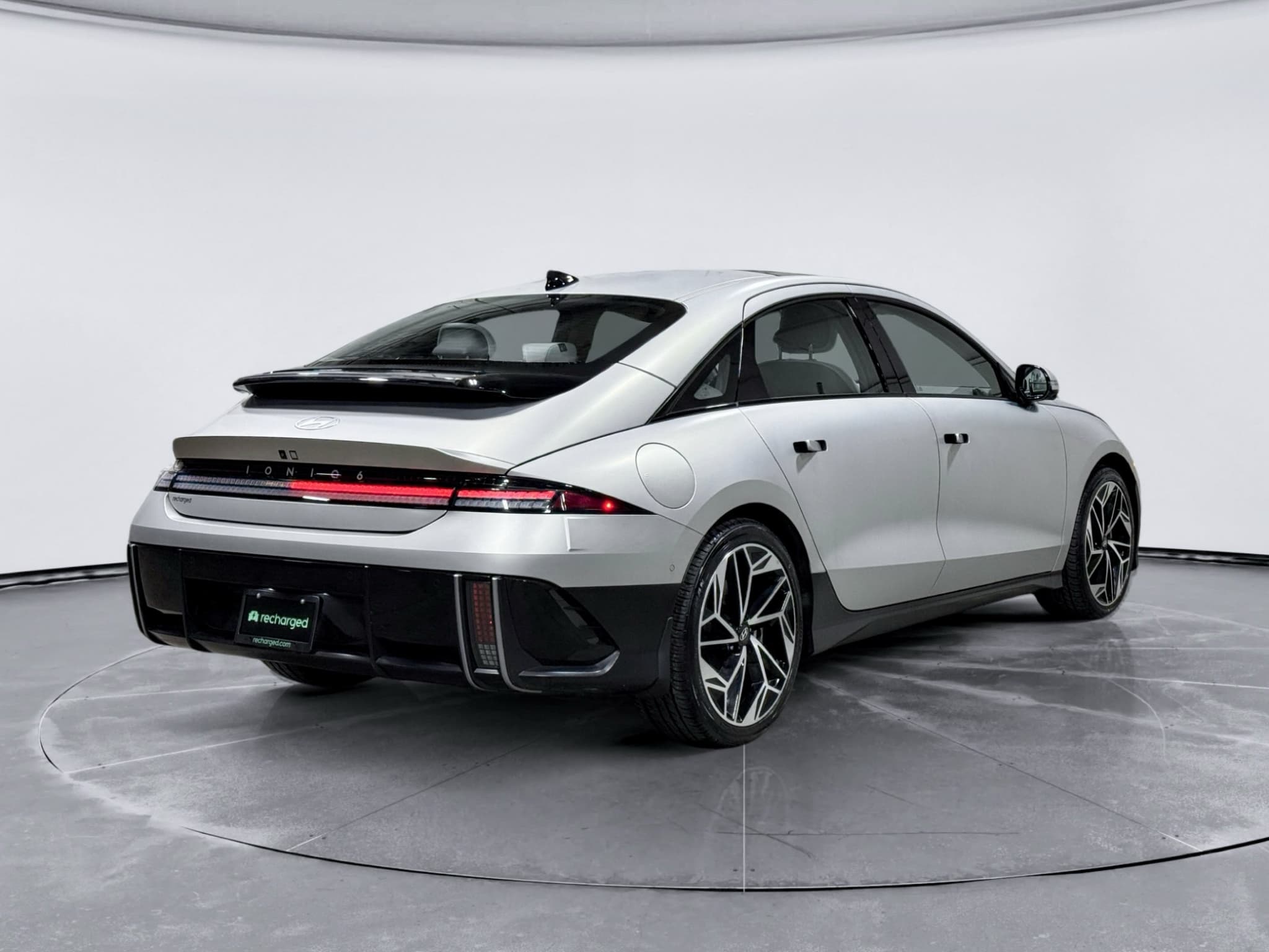 2023 Hyundai IONIQ 6 view 3