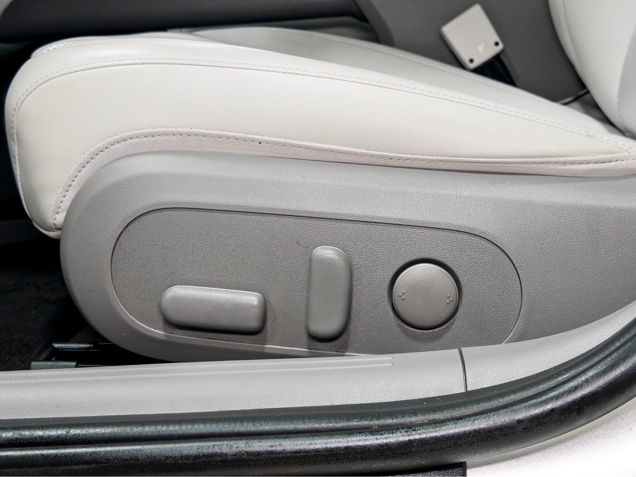 2023 Hyundai IONIQ 6 view 7