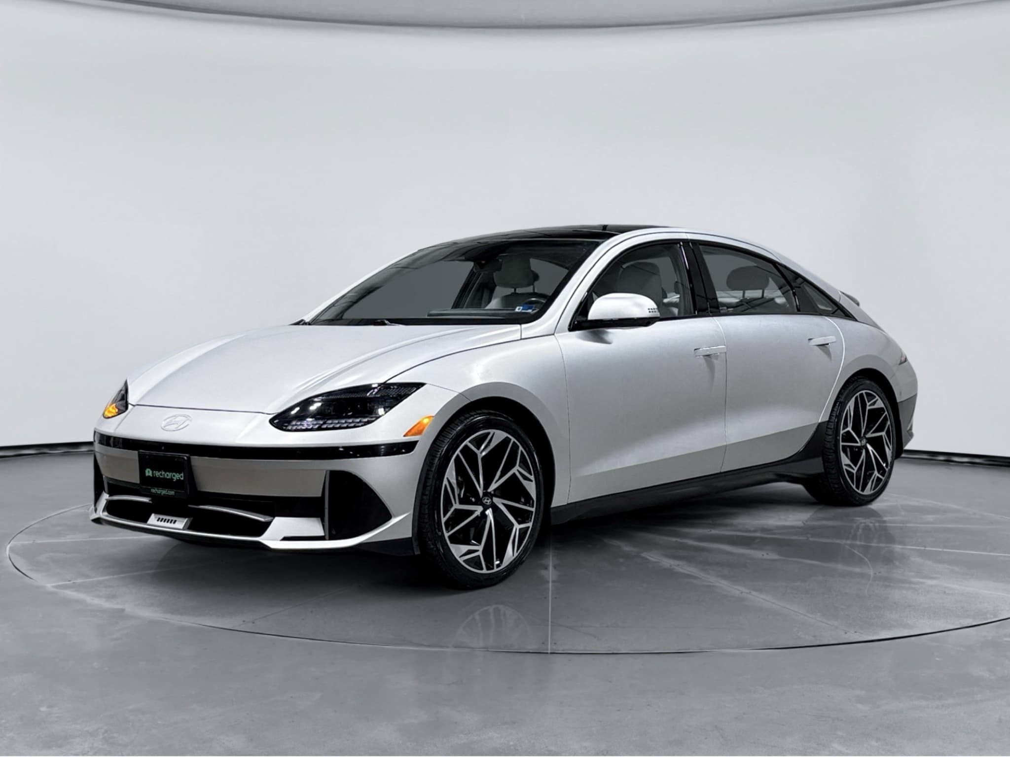 2023 Hyundai IONIQ 6 view 1