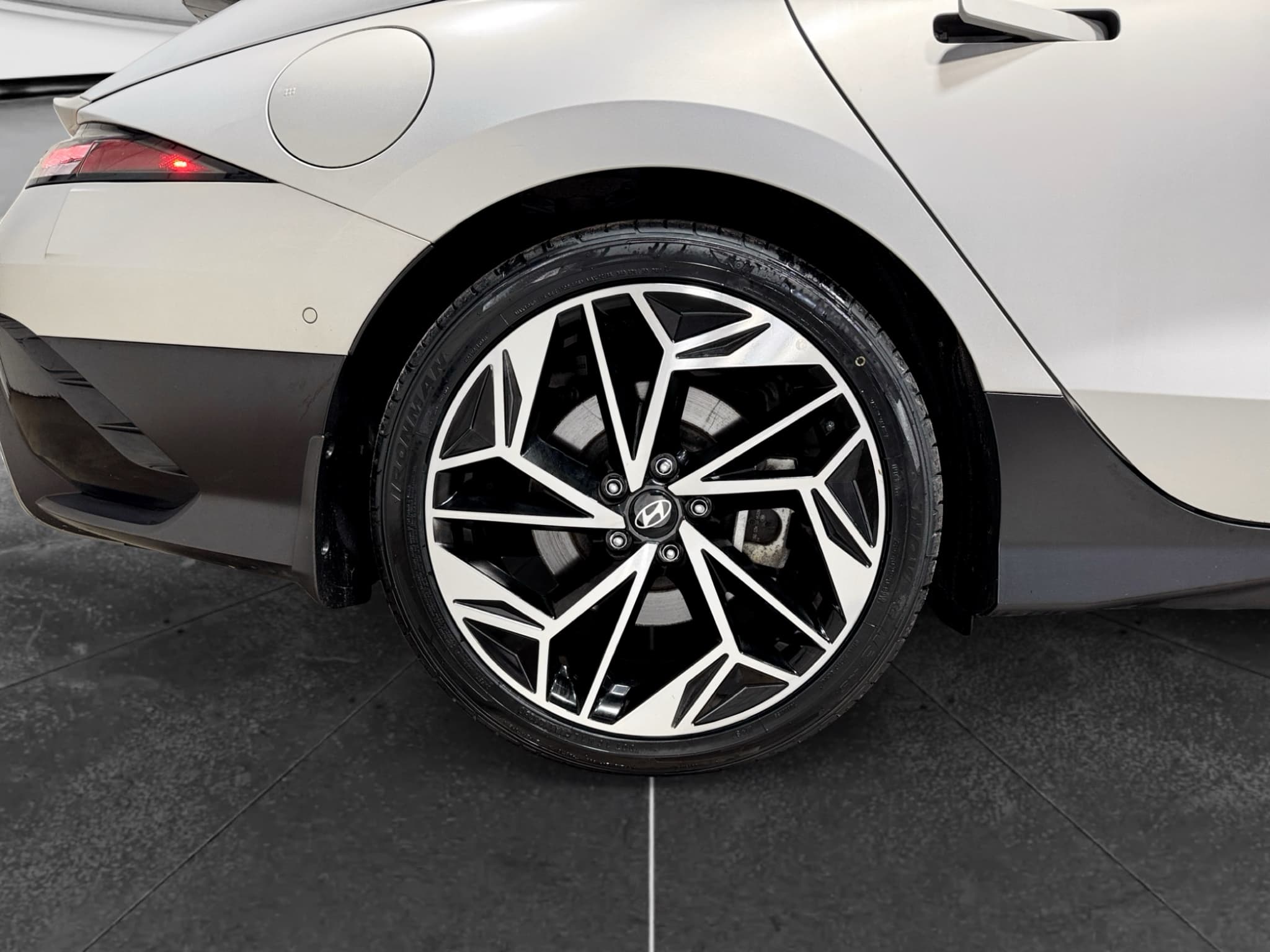 2023 Hyundai IONIQ 6 view 34