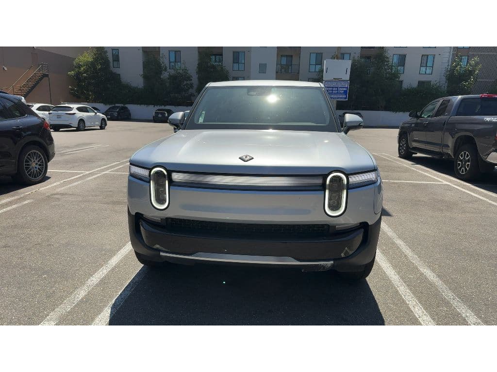 2026 Rivian R1T view 3