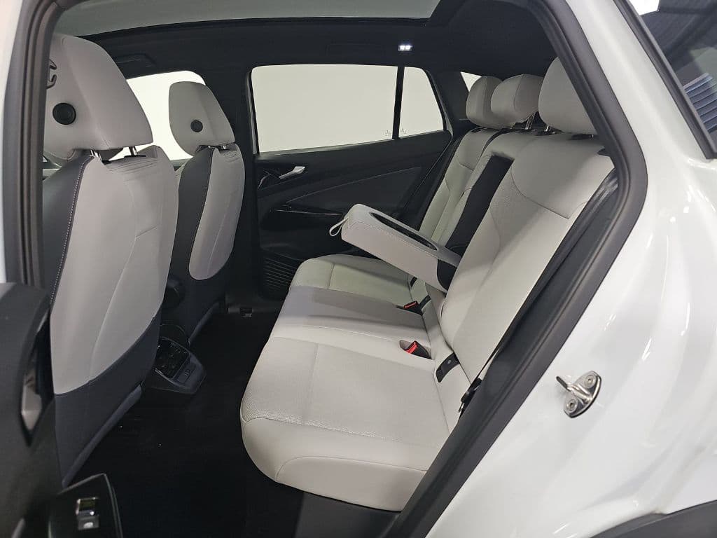 2021 Volkswagen ID.4 view 8