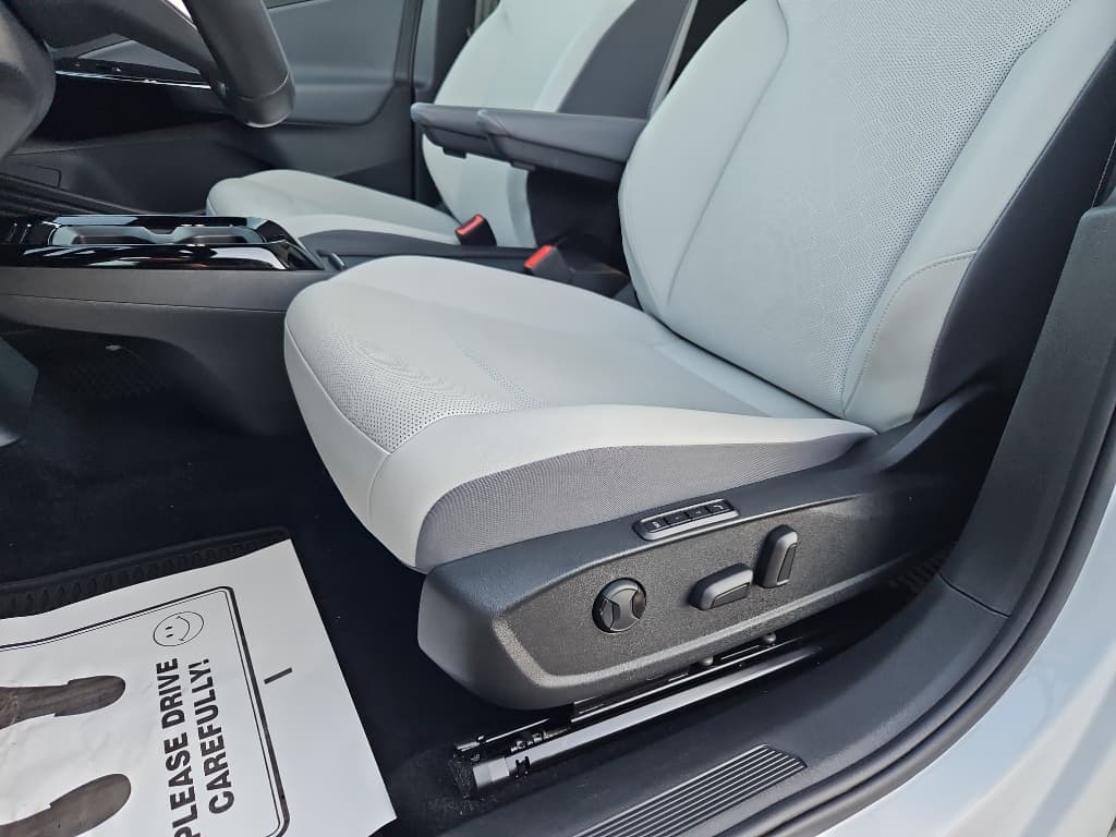2021 Volkswagen ID.4 view 7