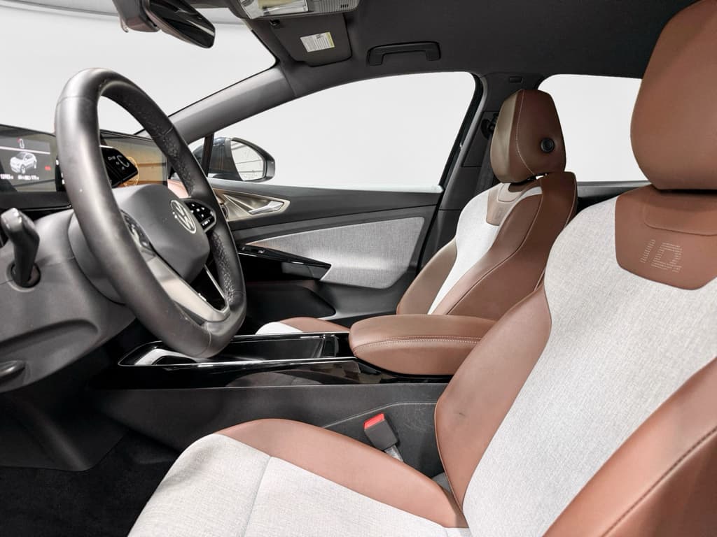 2023 Volkswagen ID.4 view 16