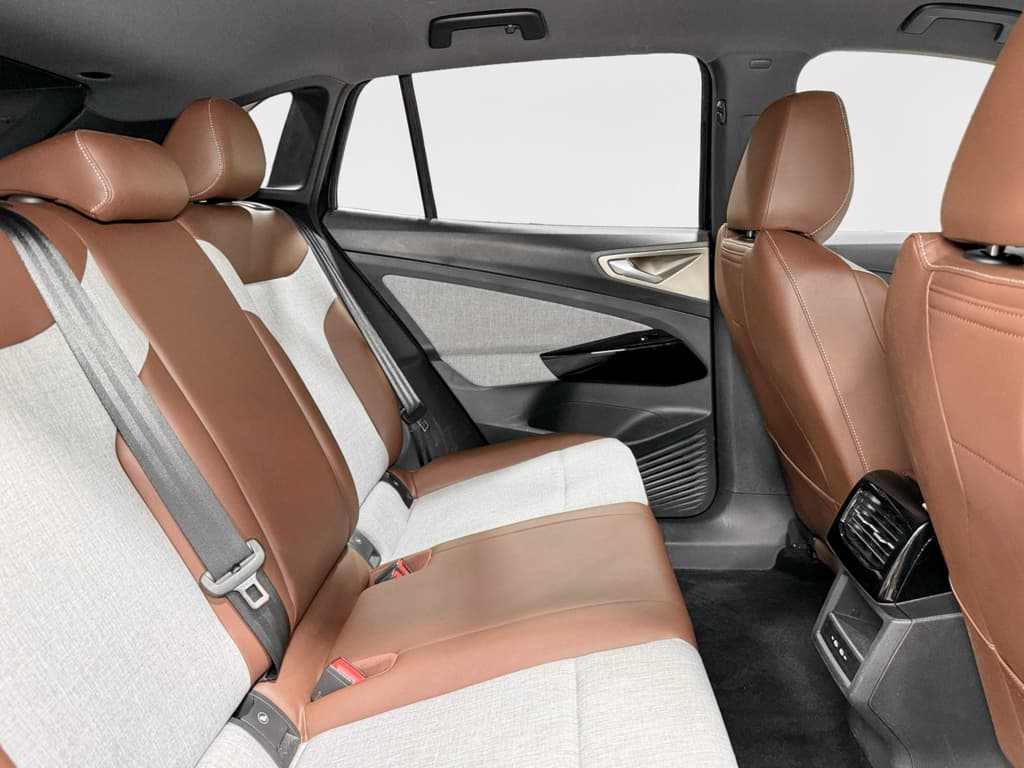2023 Volkswagen ID.4 view 21