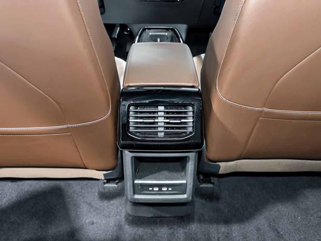 2023 Volkswagen ID.4 view 20