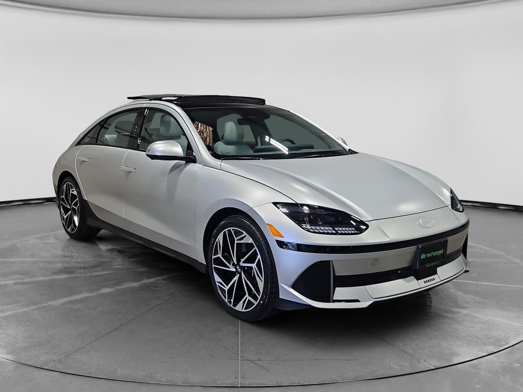 2023 Hyundai IONIQ 6 view 4