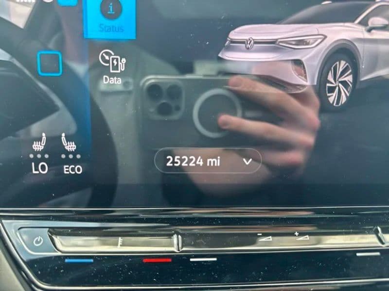 2023 Volkswagen ID.4 view 11