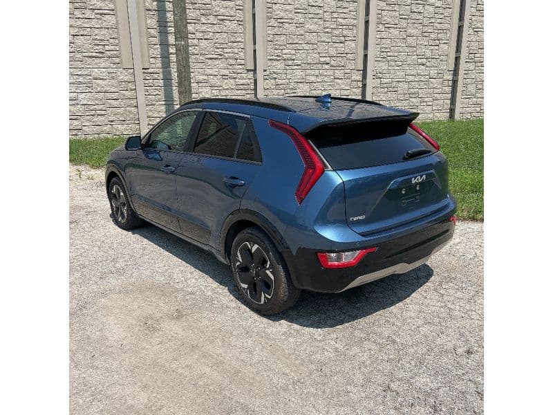 2023 Kia Niro EV view 3