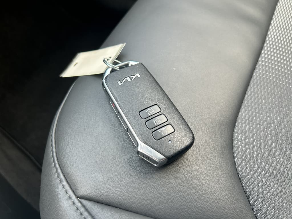 2023 Kia Niro EV view 17