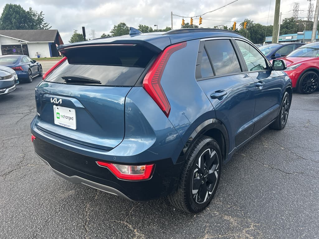2023 Kia Niro EV view 3
