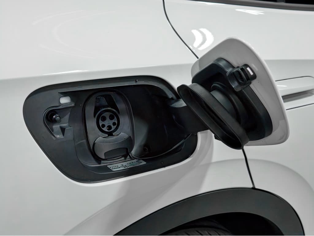 2023 Volkswagen ID.4 view 5