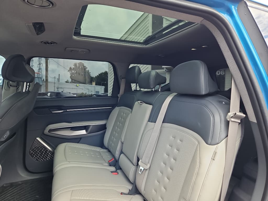 2024 Kia EV9 view 7